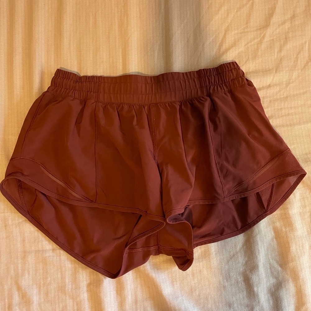 Lululemon 2.5 inch low rise hotty hots